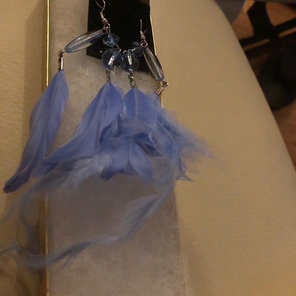 Lavender feather earrings - Picture 5 of 8